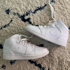 Jordan 1 Mid White